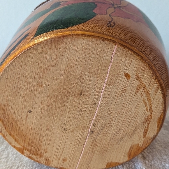 Vintage Carved Lidded Wood Box - Picture 6 of 9